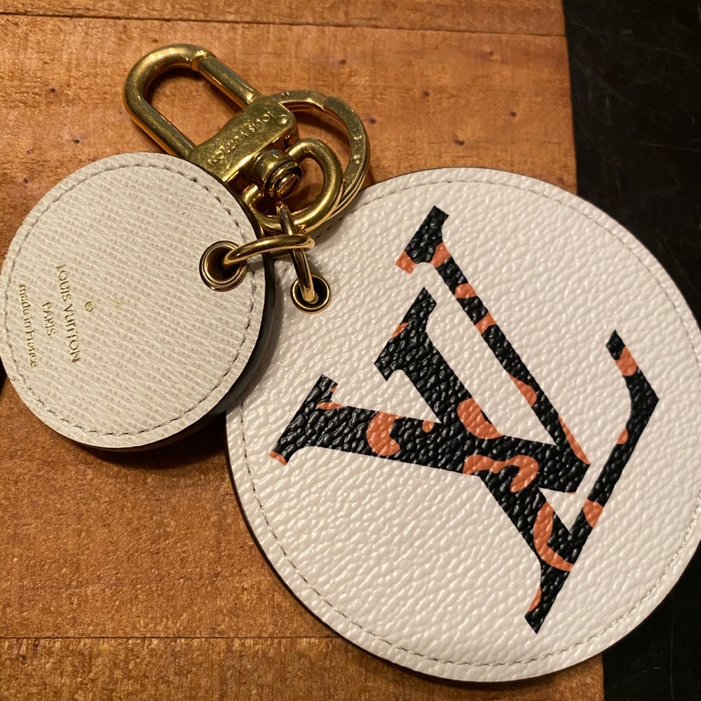 LV key/bag tag - Picture 3 of 7